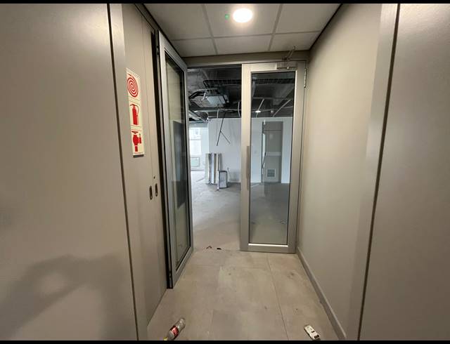 434M² OFFICE TO LET IN RONDEBOSCH